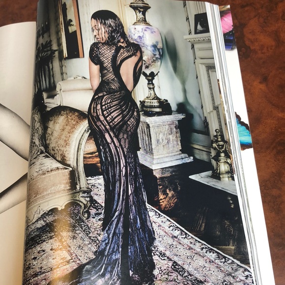 VOGUE September 2015 Beyoncé Cover Magazine - Picture 5 of 16